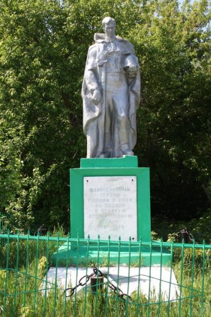 Памятник в Загайново Далматовского района.
